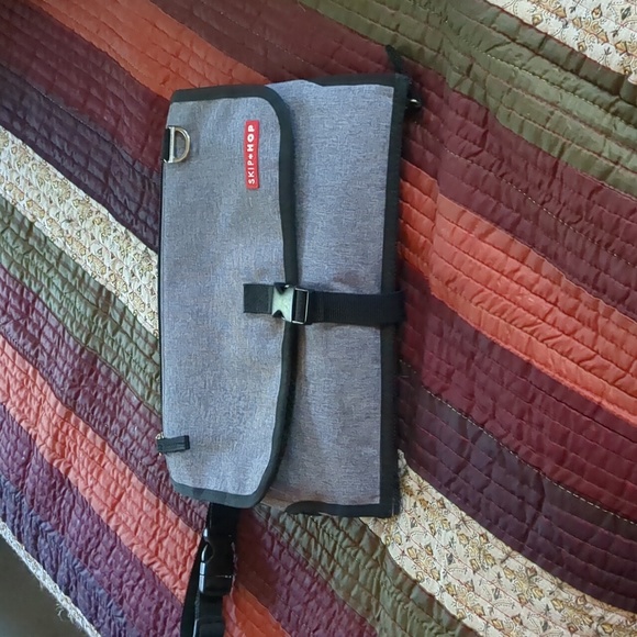 SKIP HOP* portable change pad for babies. Lots of pouches and space for all - Picture 1 of 12